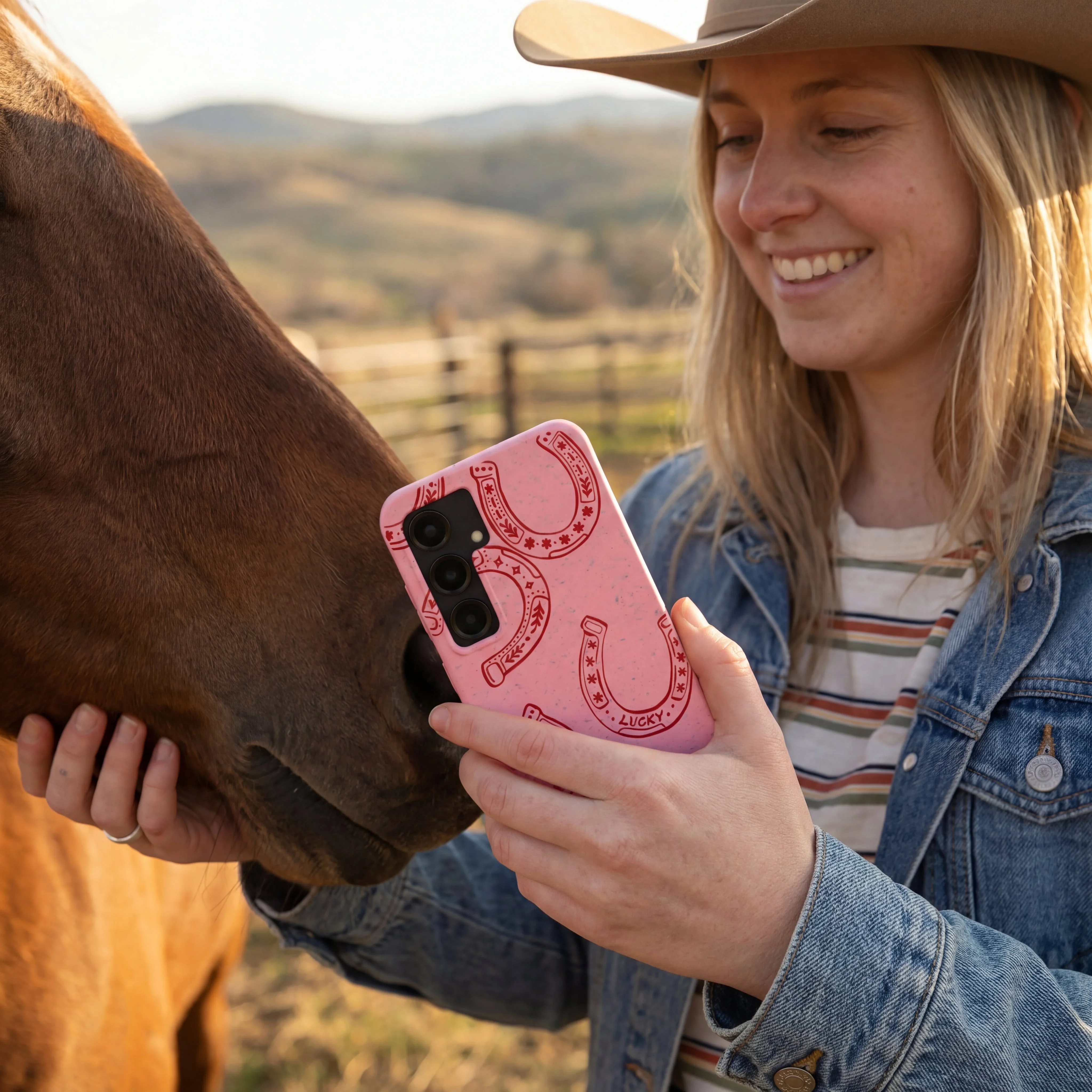 Bubblegum Pink Lucky Horseshoe Samsung Galaxy S25 Case - Image 2