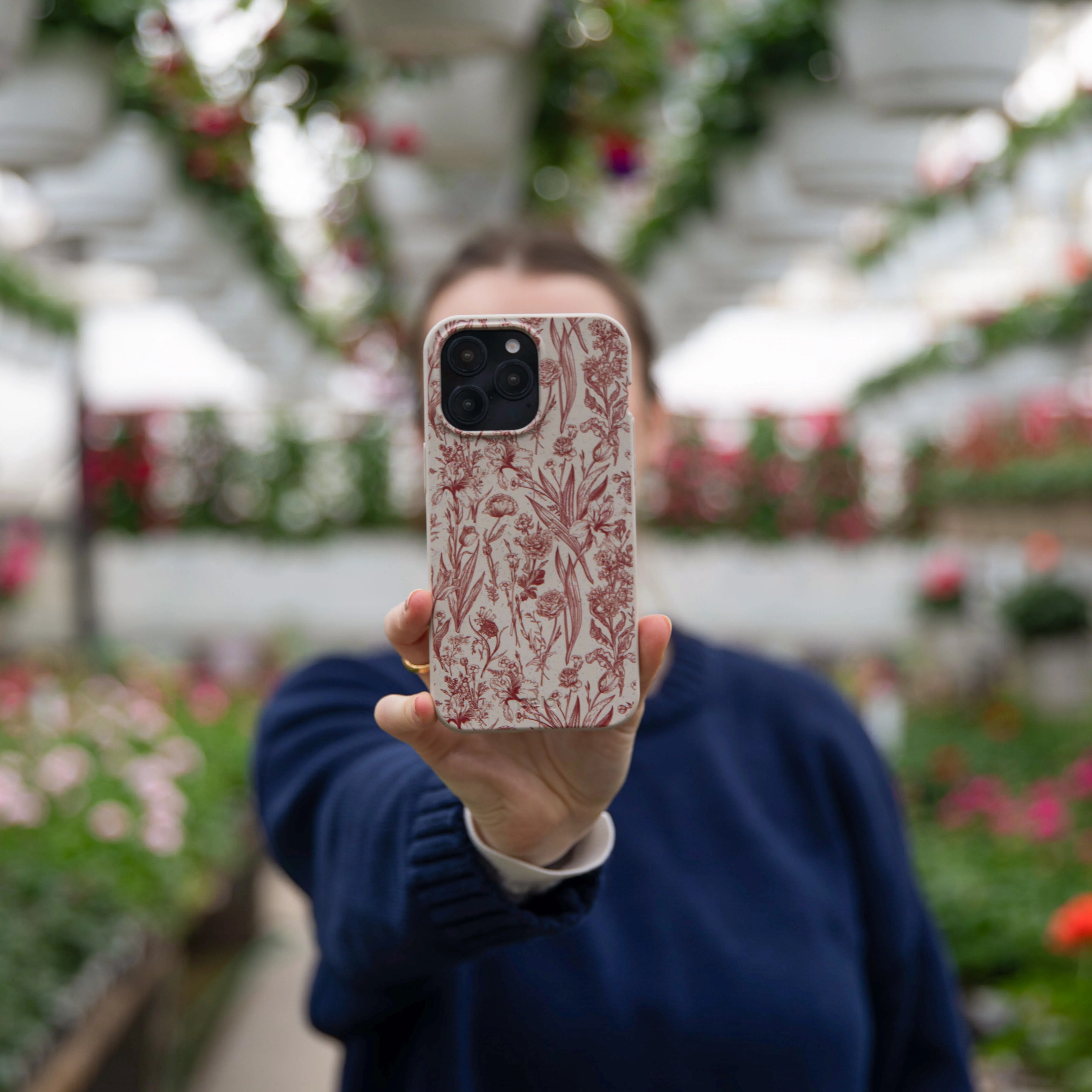 London Fog Crimson Bouquet Samsung Galaxy S23 Case - Image 2
