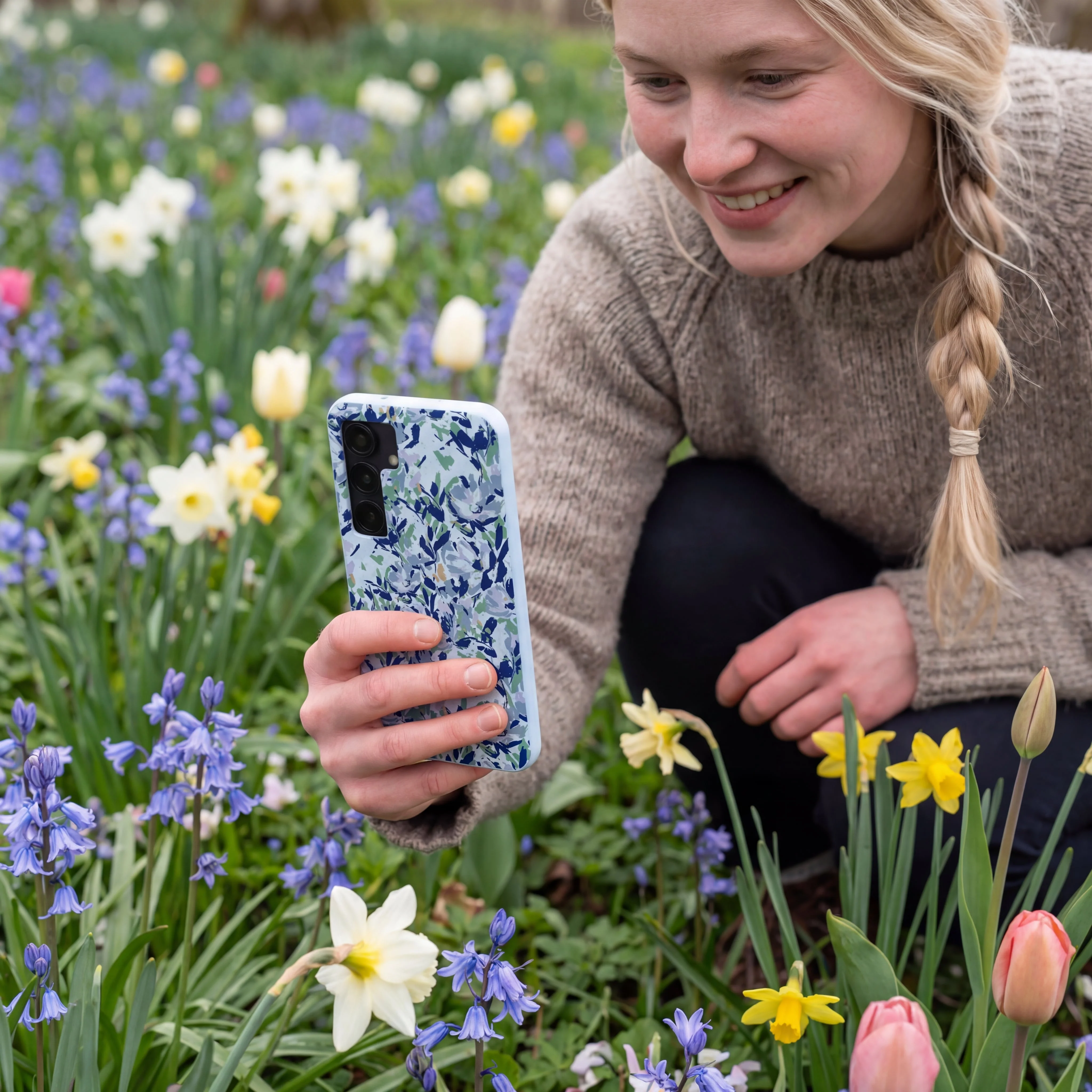 Powder Blue Blue Blooms Samsung Galaxy S24 Ultra Case - Image 2